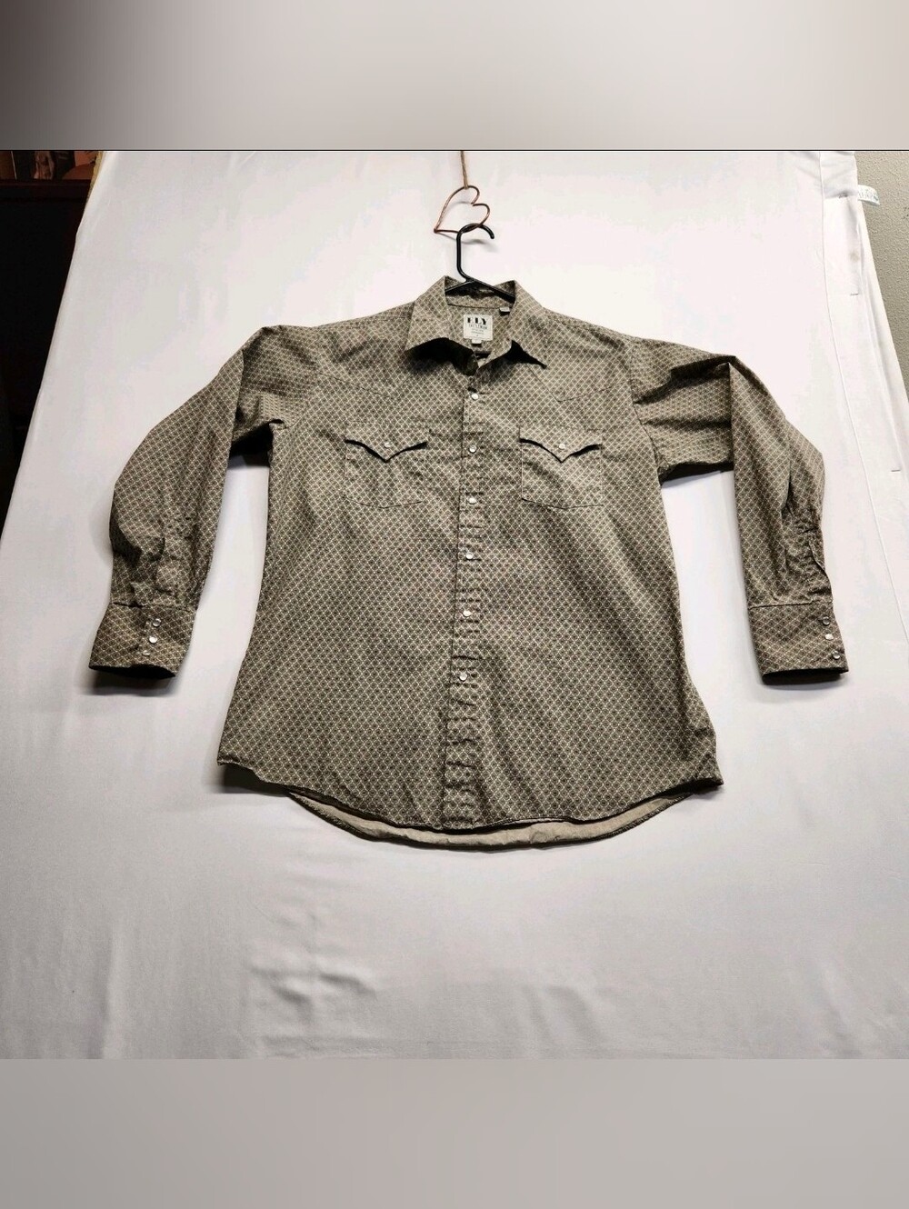 ⭐️Ely Cattleman Western Shirt L Pearl Snap Medallion Geometric Print Long Sleeve